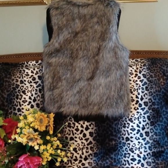 🎄🎁🎀👜PRICE DROP TODAY ONLY 🎀NWT BEAUTIFUL VEST - Picture 5 of 8